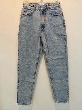 Zara Straight Leg High-Waisted Light Wash Jeans, Women Size 2